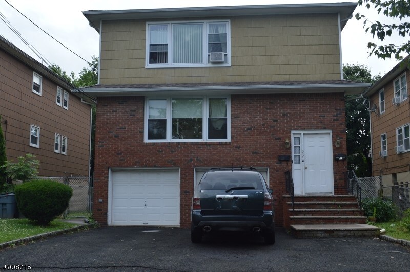 Primary Photo - 220 N 11th St