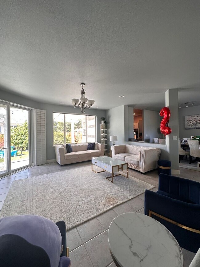 Foto del edificio - Beautiful Golf Course Home Located on a Cu...