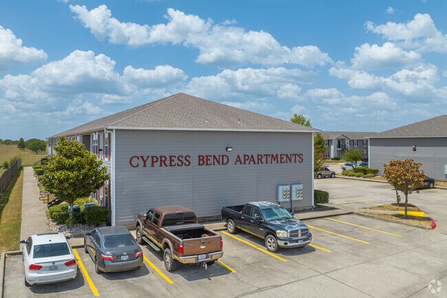Foto del edificio - Cypress Bend Apartments