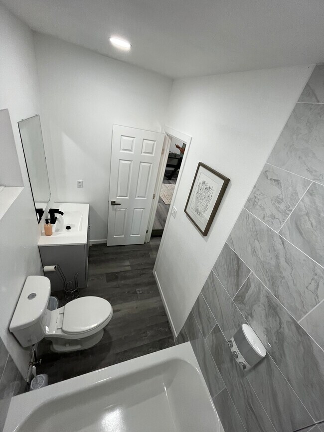 Foto del edificio - 1204 Sawmill Rd NW