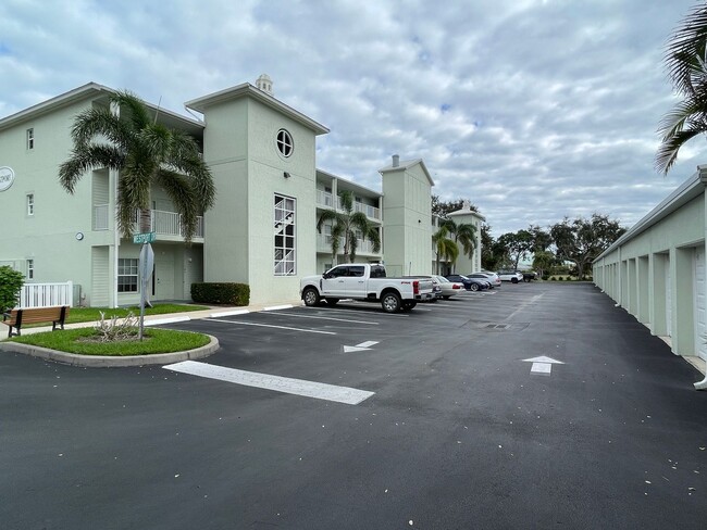 Building Photo - Upscale 3 BR Furnished Condo in Inlet at S...