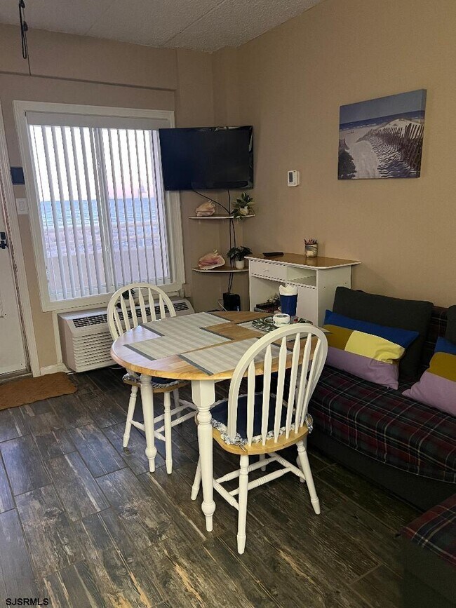 Building Photo - 5300 Boardwalk