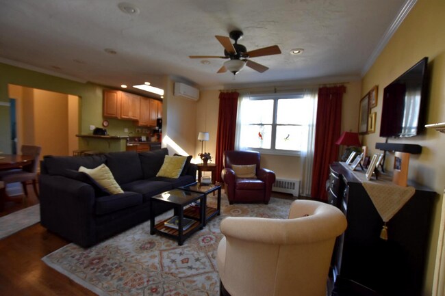 Foto del edificio - Charming 2BR Top Floor Condo with Private ...