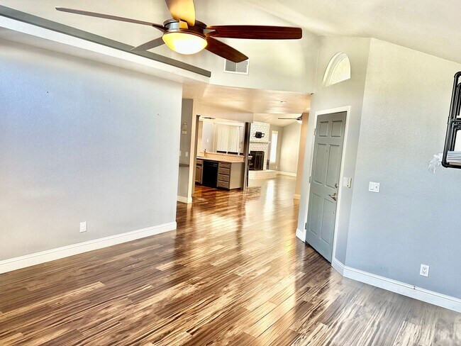 Foto del edificio - Spacious 3/2 bath home in Fig Garden
