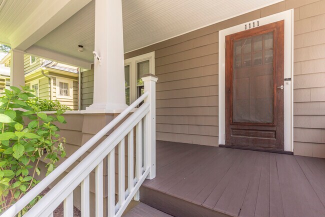 Foto del edificio - 1111 Olivia Ave