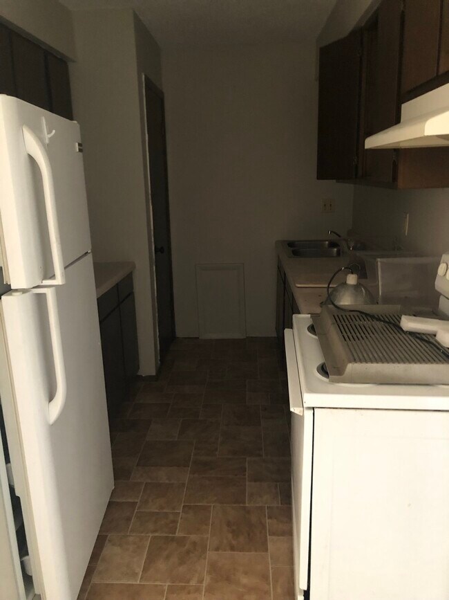 502 Bellarmine Dr E Unit 4, Joliet, IL 60436 Apartments in Joliet, IL