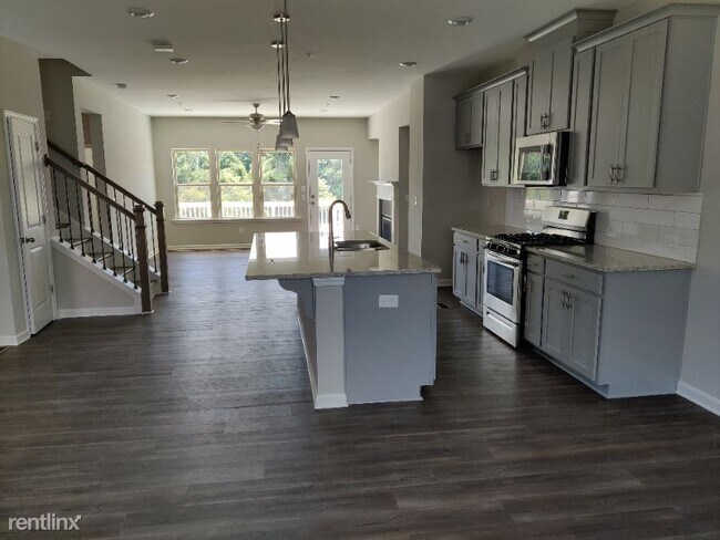 Building Photo - 3 br, 4 bath Townhome - 349 Commons Ave
