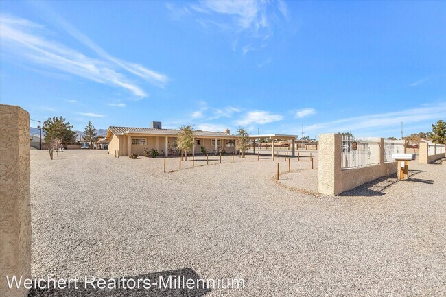 Foto del edificio - 3 br, 2 bath House - 5081 Pioneer Way Unit A