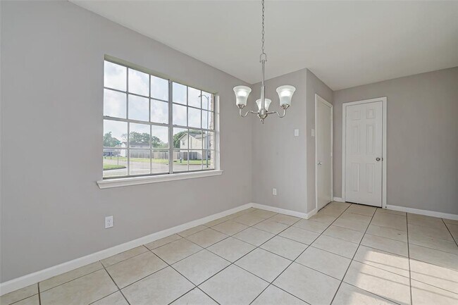 Building Photo - 8638 Valley Flag Dr