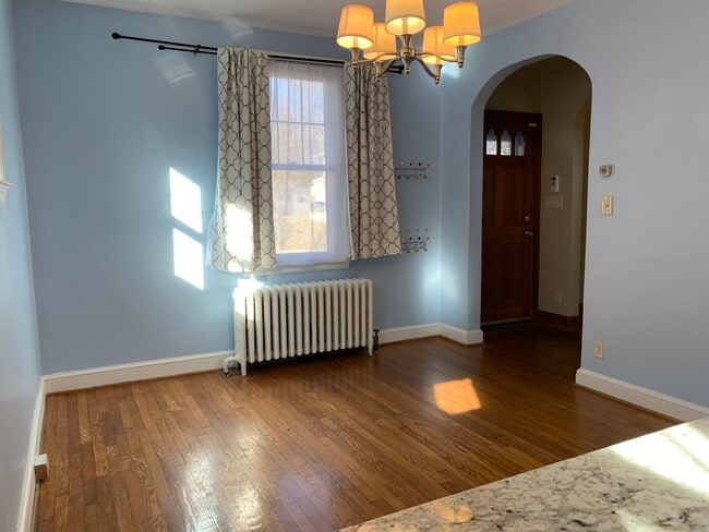 Building Photo - 524 Whittier St NW