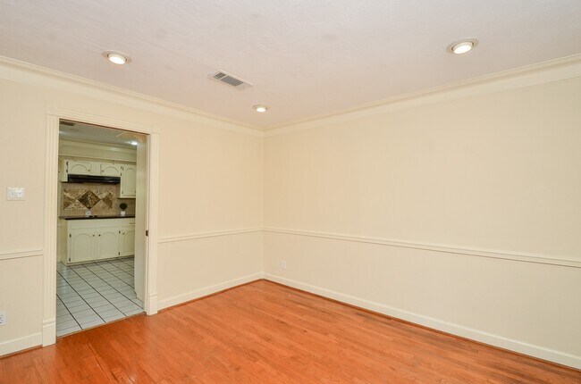 Foto del edificio - 6611 Cypress Point Dr