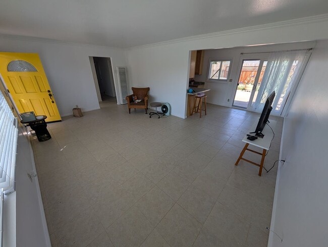 Building Photo - 1109 W Airport Ave