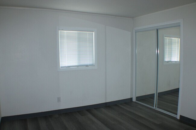 Foto del edificio - 12226James St