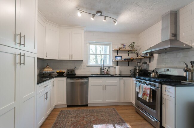 Building Photo - Beautiful 3BD/2BA Home in the Kensington Square community in Roswell.