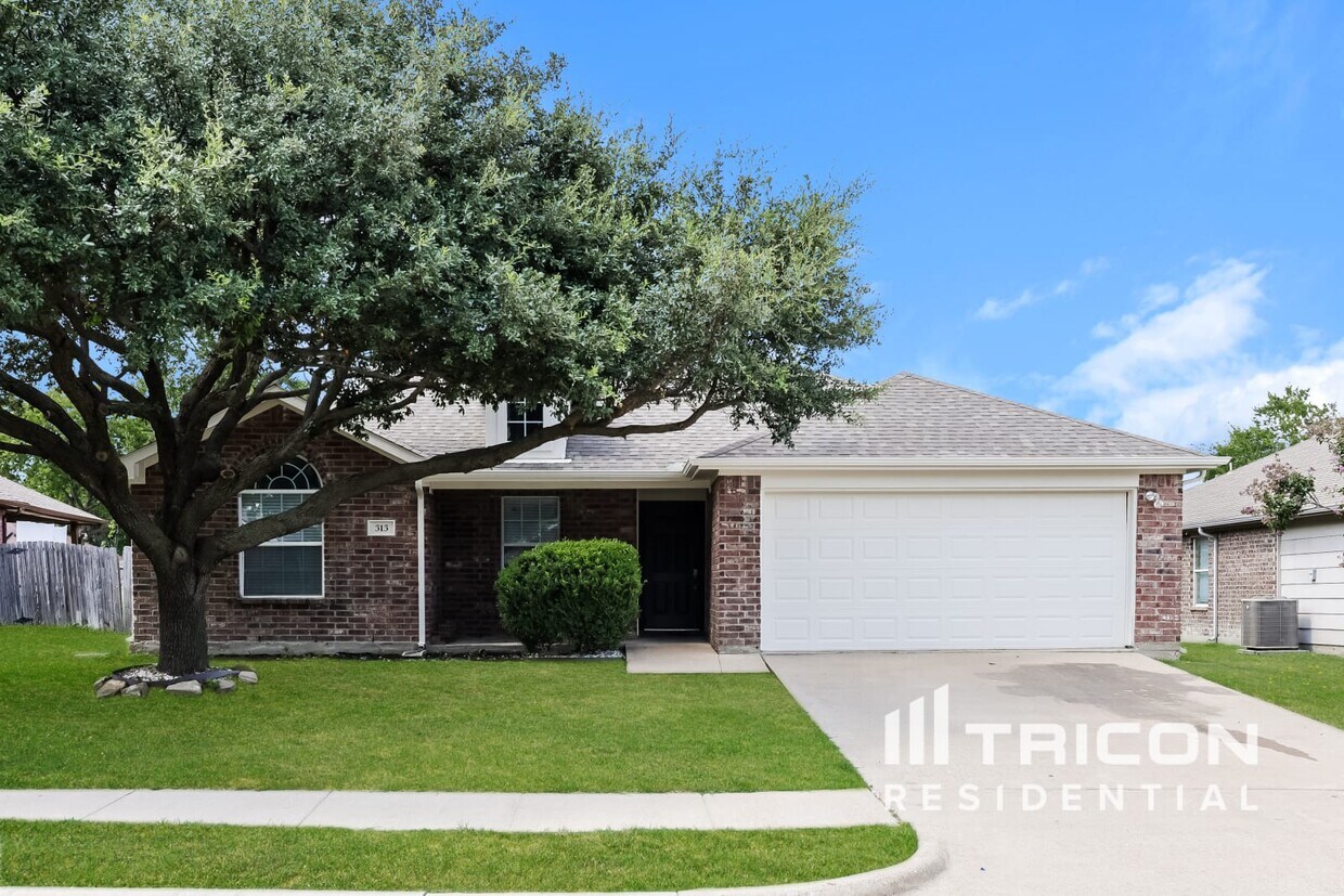 Foto principal - 313 Cedar Dr