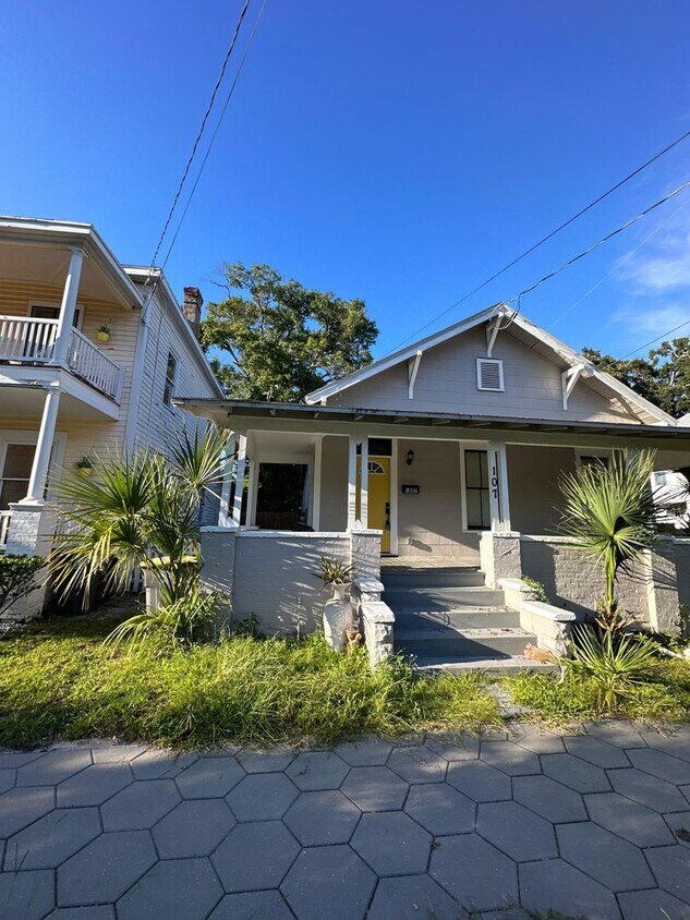 Fully Renovated 4/1-Single Family Availab... - Fully Renovated 4/1-Single Family  Availab...