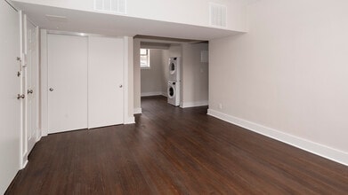 Building Photo - Tudor Court