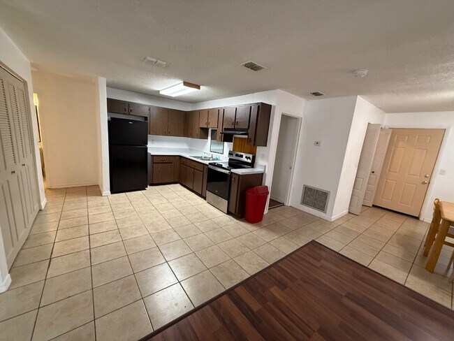 Foto del edificio - 1585 Sunset Ln
