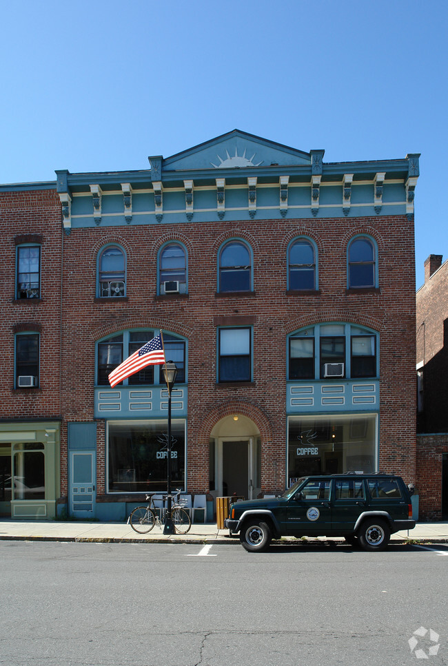 Building Photo - 433-435 Warren St