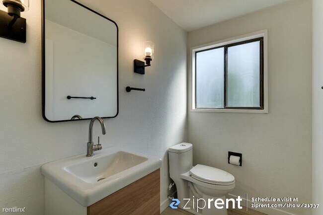 Building Photo - 4 br, 2.5 bath House - 12943 Southeast 68t...