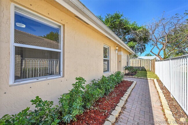 Building Photo - 5361 NW 90th Ave