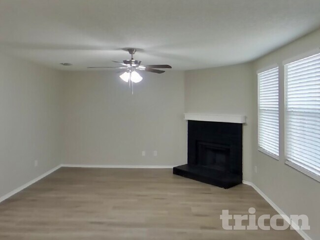 Foto del edificio - 2669 Bandera Pl