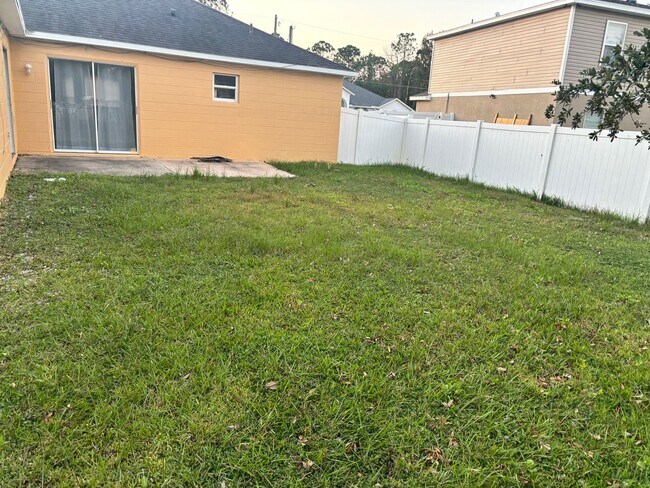 Foto del edificio - 1060 Dudley Dr