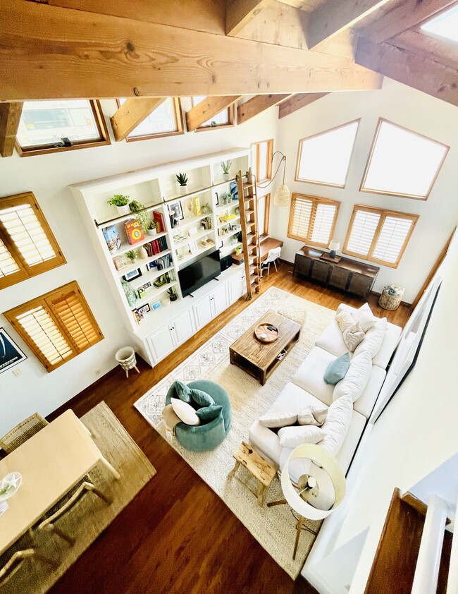 Building Photo - 245 26th St