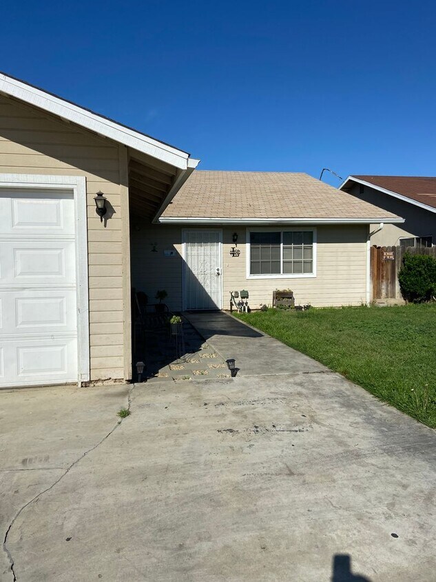 Foto principal - 3 BEDROOM 2 BATHROOM DUPLEX -