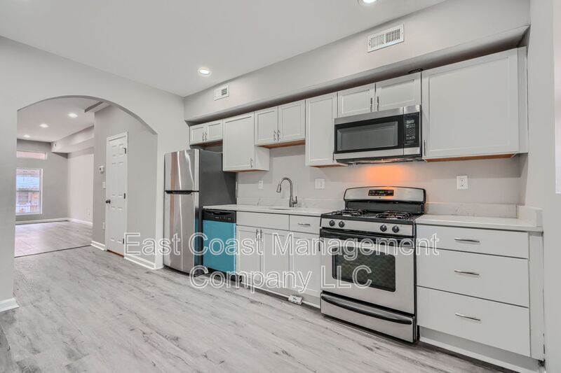 Foto principal - 2622 Llewelyn Ave