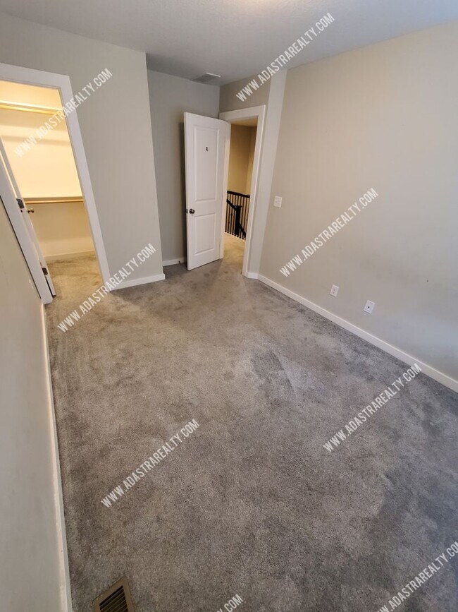 Foto del edificio - Gorgeous Like New-Built in 2020-Louisburg Town Home-Available NOW!!