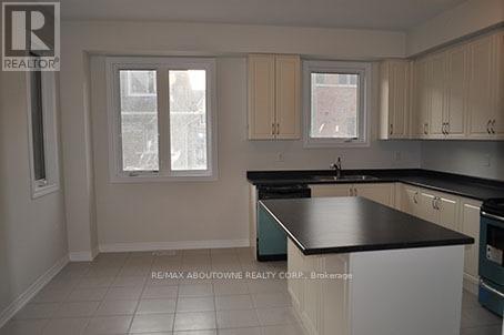 Building Photo - 1331 Granrock Crescent