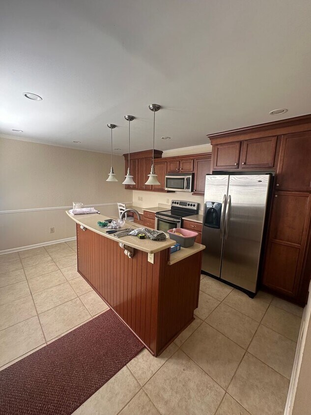 Building Photo - 2BD/1.5BA Townhouse located on the Germant...