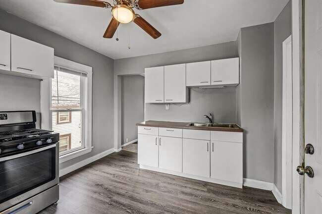 Foto del edificio - Bruhnding Properties 918 18 1/2 Ave NE