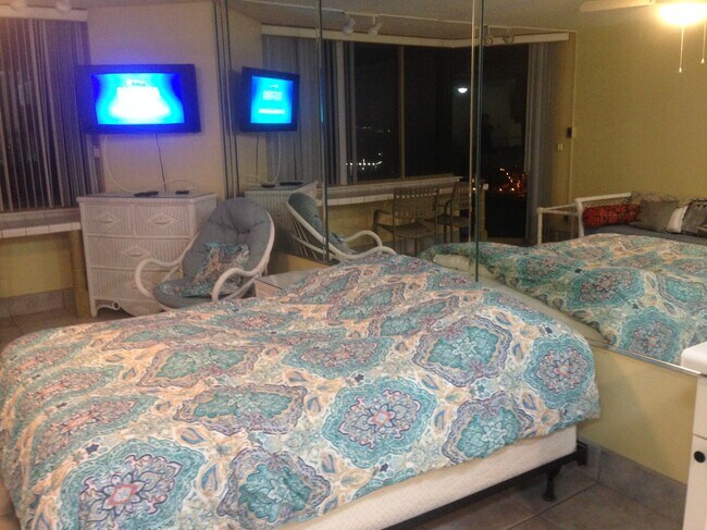 Estudio con espejo - 8817 S Thomas Dr