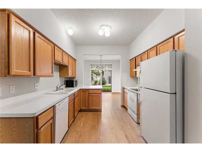 Foto del edificio - 4179 Running Brook Rd