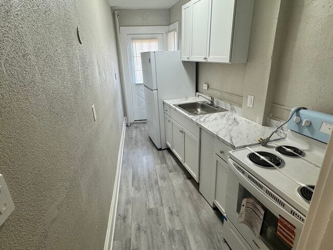 Foto del edificio - 430 Belmont Ave