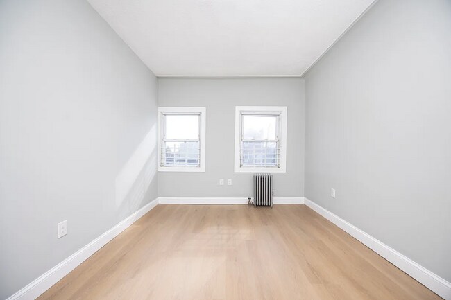 Foto del edificio - 667 Glenmore Ave