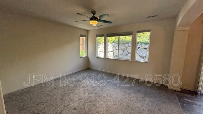 Foto del edificio - 6389 Bentley Ct