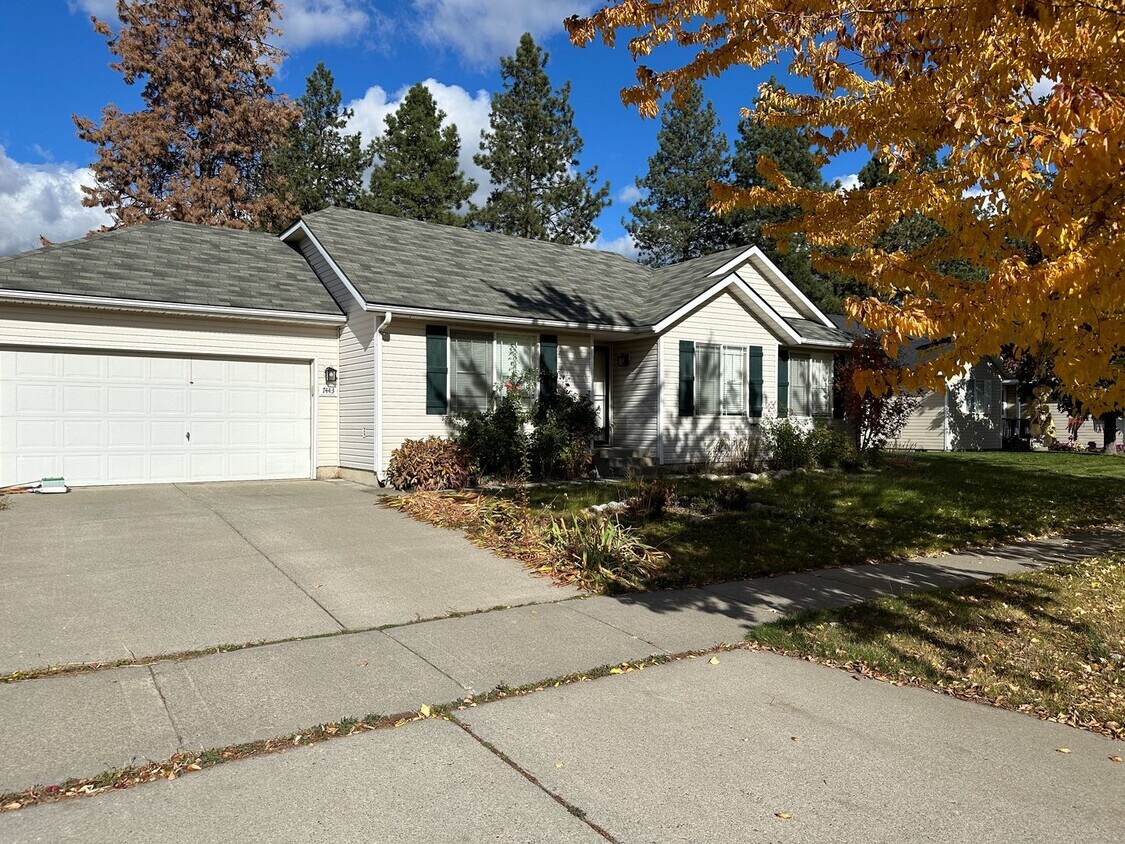 7443 Macaw Ln, Rathdrum, ID 83858 House Rental in Rathdrum, ID
