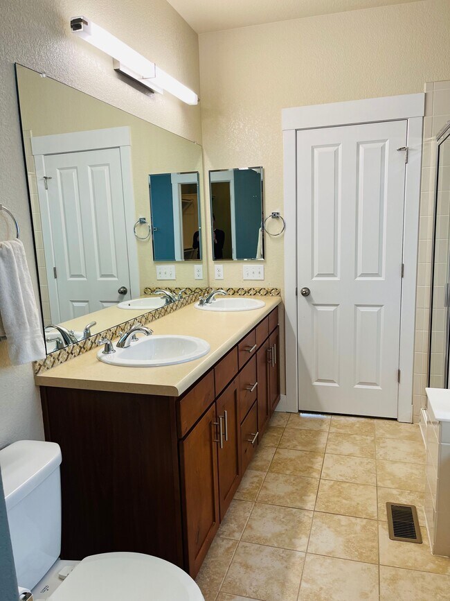 Foto del edificio - 7828 E 21st Ave