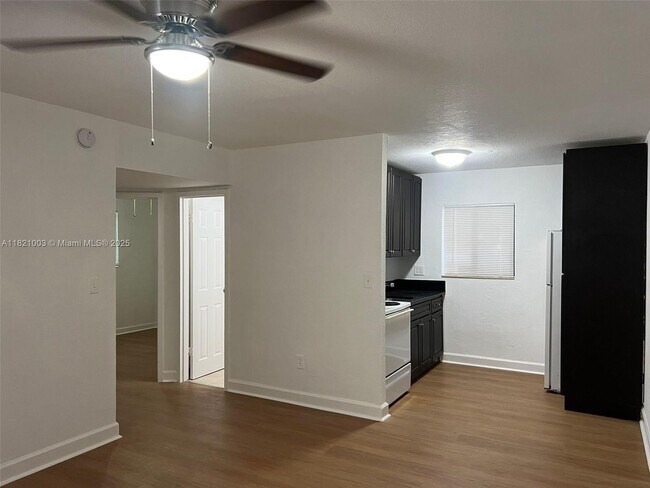 Foto del edificio - 180 NE 71st St