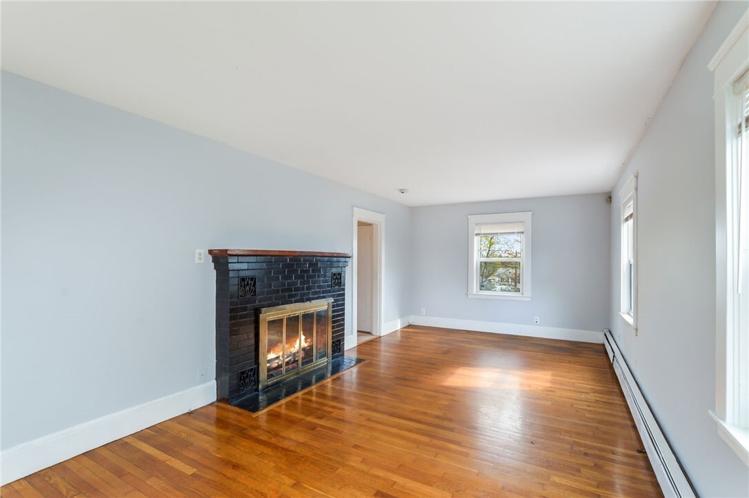 Building Photo - 115 Sunbury St