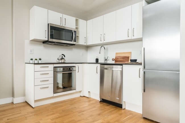 Photo du bâtiment - 730 St Clarens Ave
