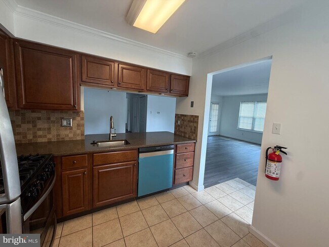 Building Photo - 1705A Heatherstone Ct