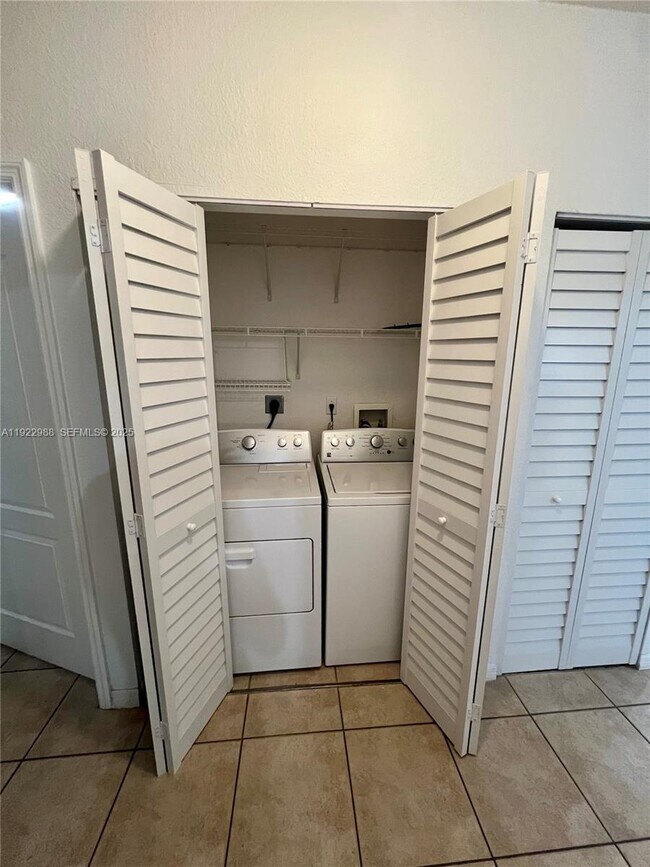 Foto del edificio - 7665 NW 183rd Terrace