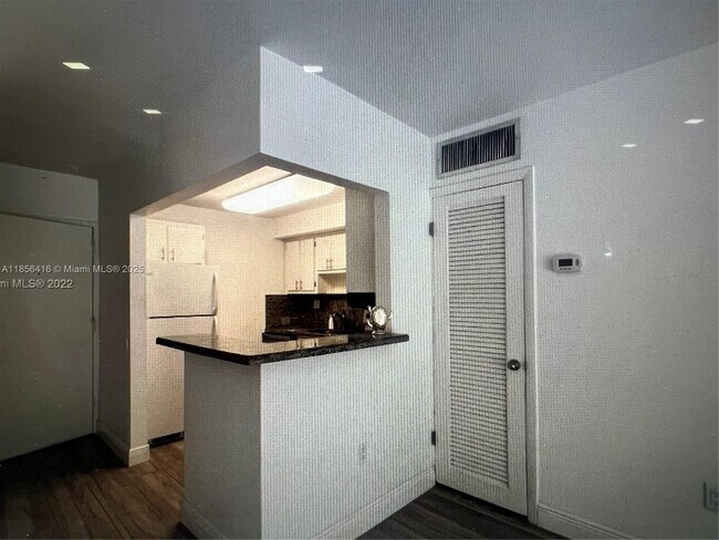 Foto del edificio - 2640 NE 135th St