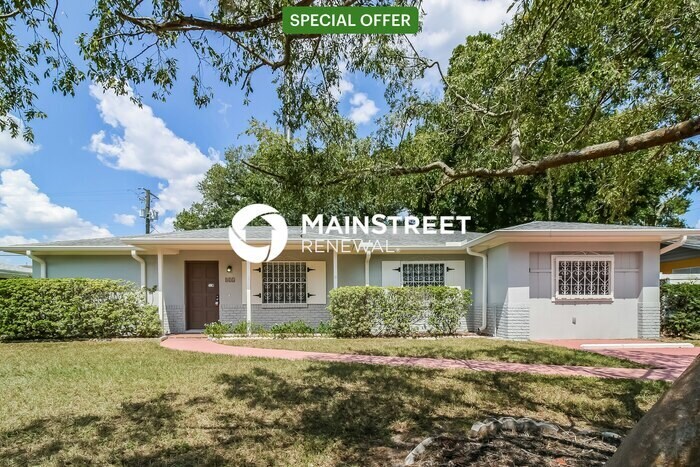 Foto principal - 3 Bedroom Pet-Friendly Home in Brandon, FL...