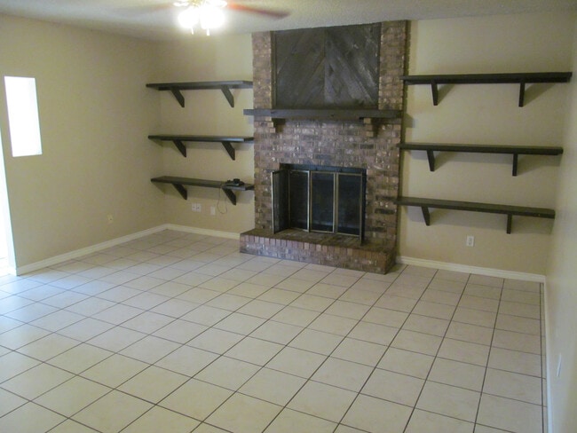 Building Photo - 313 Merrill Dr