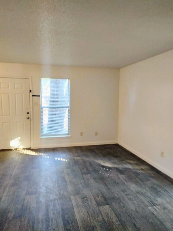 Building Photo - 1907 Hearthstone Dr